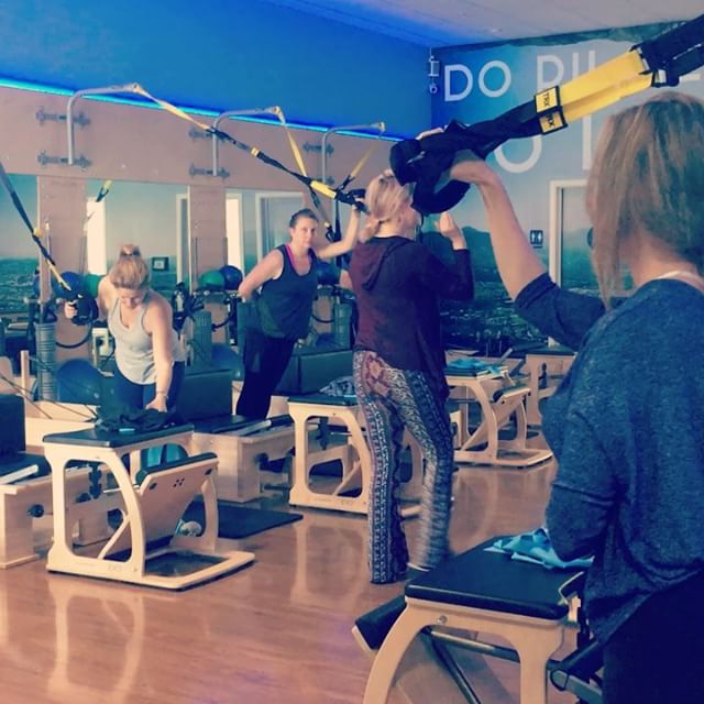 Working TRICEPS with TRX. One of my favorite muscles to work and a popular one with clients! No one wants to wave with a flopping arm🏼 Get it done  #trx #triceps #mypilateslife #pilatesteacher #getitdone #pilates  #gracefulpilates