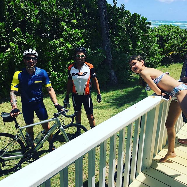 The boys don't stop 🚴🏿 @tonygaitanis @maddigaitanis #bikelife #hawaii #beach #bicycle #teamVaitanis