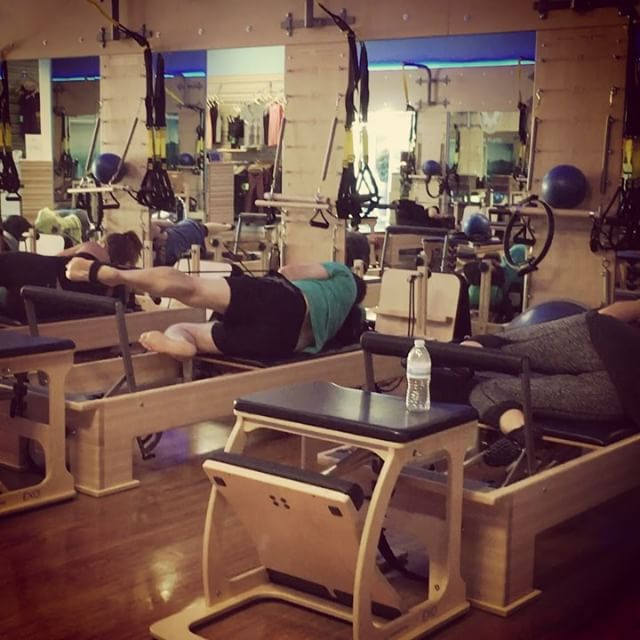 Fanny work right here 🏼❣️ We used a blue spring on the reformer. Keep your foot and knee lifted to hip height. Breathe, Honey! #buttkicker #ass #fannywork #glutes #reformer #pilates #breathe #pilatesinstructorlife #clubpilates #lifelong