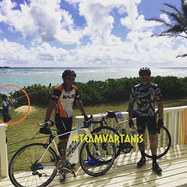 Last ride 🚴🏿 🚴🏿  and notice #photobombed These two just climbed #pupukea - incline 13%! Crazy kids, time for a dip  #cooldown  #goodvibes #sweatbloodtears #laie #hawaii #oahu #lazy #lazyday #bikelife #teamvartanis #rideordie