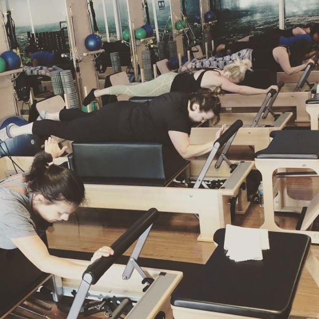 ARMS️ Just a little single arm press to work our shoulders.  Up on the box on the reformer. We used a blue spring.  Point that elbow down toward to floor and hello tri’s!! It’s a good one. Tough. #pilates #pilatesreformer #onthebox #shoulders #shoulderpress #triceps #getit #liveyourtruth #dowhatmakesyouhappy #peace 🏼