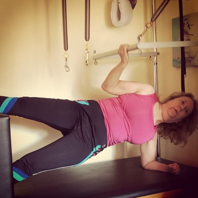 Look at my rock star!!  This is an all over workout with special emphasis on oblique and opposite inner thigh. Did ya hear 🏻 that Lynny?? You’re up next 🏼 #pilates #pilatescadillac #karin #obliques #innerthighs #alloverworkout