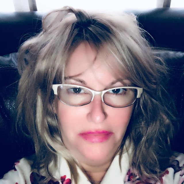 When you wake up the morning after date night with the hubs. Your red lip  still on and smudged, hair a mess just lookin’ like a ho.  At my age, me likey #datenight #morningafter #ohsexyho Happy weekend out there ️