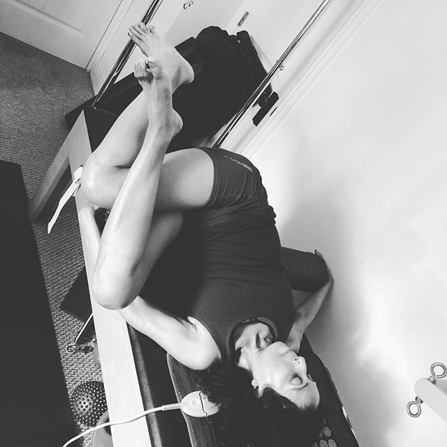 Look at this gorgeous stretch for sciatica.#aciatica #asiaticas #stretch #pilates #gracefulpilates