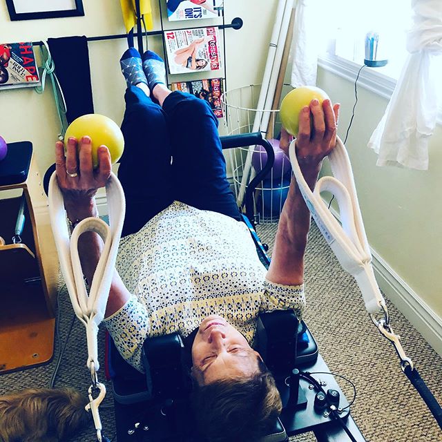My 70+ client working the essentials on the reformer.  I am so proud of this lady. Look at her form!! She was not like that when we started a year ago. She simply didn’t have the strength to lift her legs or straighten her arms.  Plus she’s holding round yellow weights now too!! 🏼 This just makes my heart sing . Do what lifts your heart ️ #pilates #pilatesessentials #pilatesforover70s #reformer #pilatesform #gracefulpilates #livermore #getitgirl