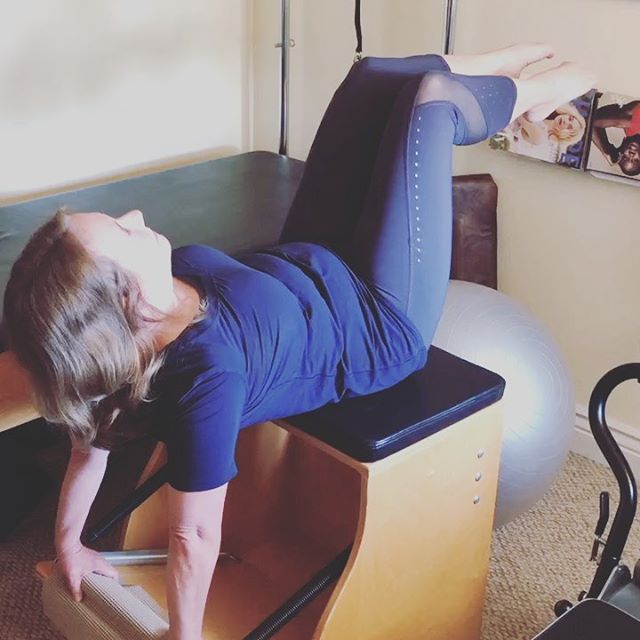 I love this challenging move on the wunda chair! She nails it! Opens the chest and works those abs hard🏼--#pilates #wundachair #abnominals #abs #form #girlpower #impressive #strong #practice #gracefulpilates #livermore