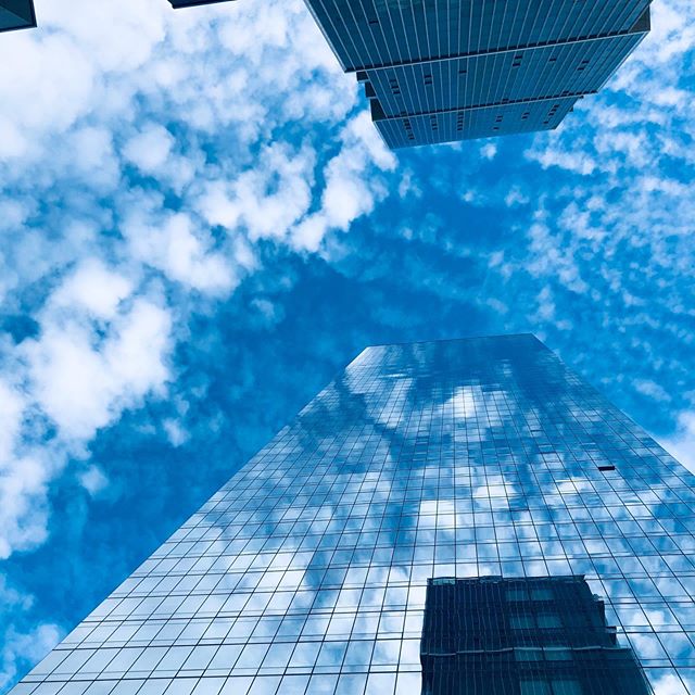 SF sky....where are you my angels?#sf #sanfrancisco #clouds #angelssitonclouds #tallbuildings #perfectdays #california #holidayseason #holidays #holidayshopping